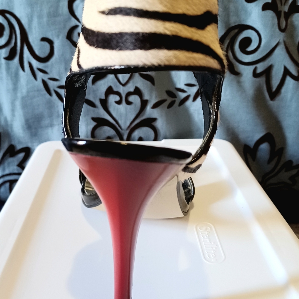 Sandals - Picture 2 of 3